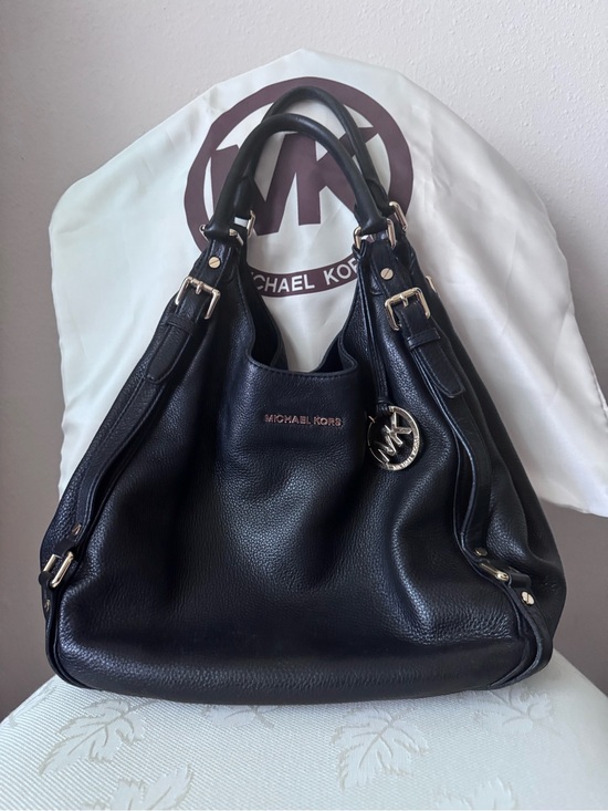 Michael Kors Handbags - Michael Kors Black Leather Shoulder Hobo with Gold Hardware